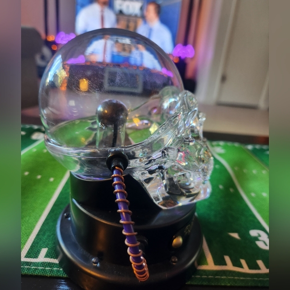 Hyde and EEK! LED Light Up Plasma Ball Skull Halloween - Picture 6 of 8